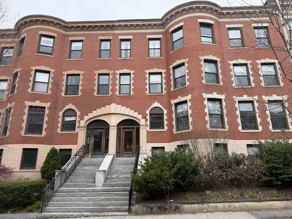 30 Claflin Rd, Brookline, Massachusetts, 3 Bedrooms Bedrooms, 6 Rooms Rooms,1 BathroomBathrooms,Residential Lease,For Rent,Claflin Rd,73510169