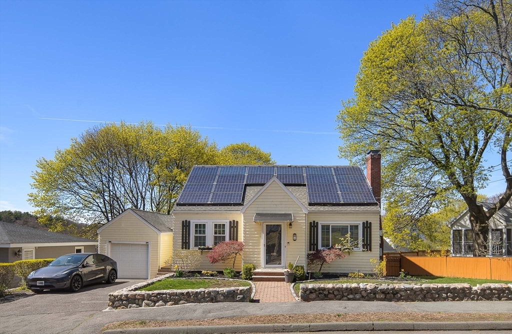6 Nantucket Ave, Swampscott, Massachusetts, 3 Bedrooms Bedrooms, 6 Rooms Rooms,2 BathroomsBathrooms,Residential,For Sale,Nantucket Ave,73510085