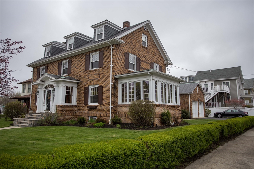 284 Main St, Wakefield, Massachusetts, 5 Bedrooms Bedrooms, 10 Rooms Rooms,2.5 BathroomsBathrooms,Residential,For Sale,Main St,73510086