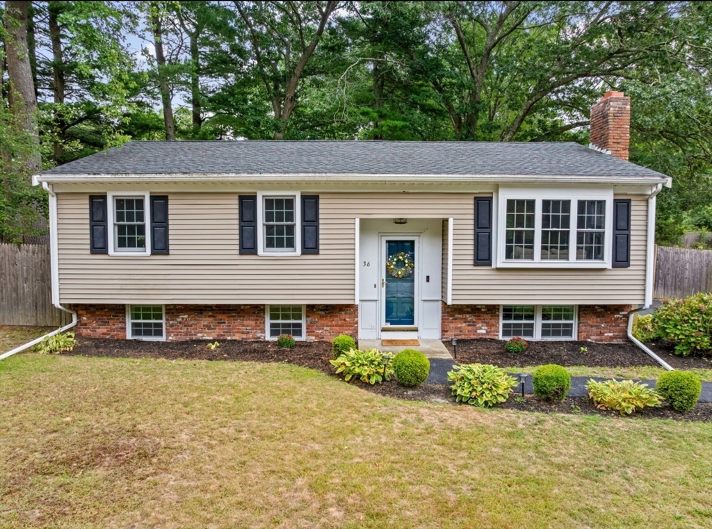 36 Mayflower St, Kingston, Massachusetts, 4 Bedrooms Bedrooms, 7 Rooms Rooms,2 BathroomsBathrooms,Residential,For Sale,Mayflower St,73510160