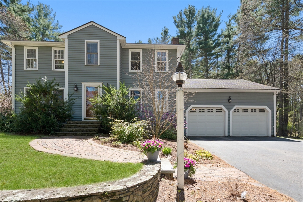 43 Maple Street, Norfolk, Massachusetts, 4 Bedrooms Bedrooms, 9 Rooms Rooms,2.5 BathroomsBathrooms,Residential,For Sale,Maple Street,73510418
