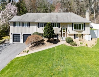 16 Cayuga Rd, Tewksbury, Massachusetts, 4 Bedrooms Bedrooms, 14 Rooms Rooms,3 BathroomsBathrooms,Residential,For Sale,Cayuga Rd,73510201
