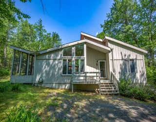 265 Fox Den Rd, Tolland, Massachusetts, 2 Bedrooms Bedrooms, 5 Rooms Rooms,2 BathroomsBathrooms,Residential,For Sale,Fox Den Rd,73510408