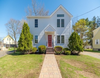 32 Lexington Drive, Beverly, Massachusetts, 4 Bedrooms Bedrooms, 8 Rooms Rooms,3 BathroomsBathrooms,Residential,For Sale,Lexington Drive,73510054