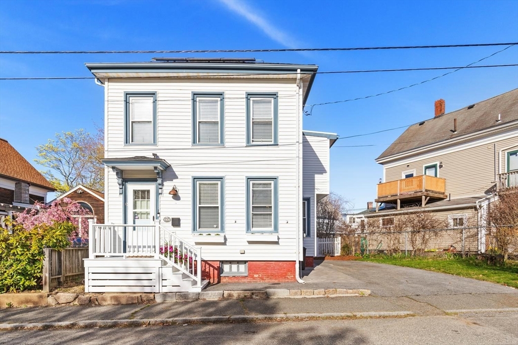 3 Acacia St, Gloucester, Massachusetts, 3 Bedrooms Bedrooms, 6 Rooms Rooms,1.5 BathroomsBathrooms,Residential,For Sale,Acacia St,73509929