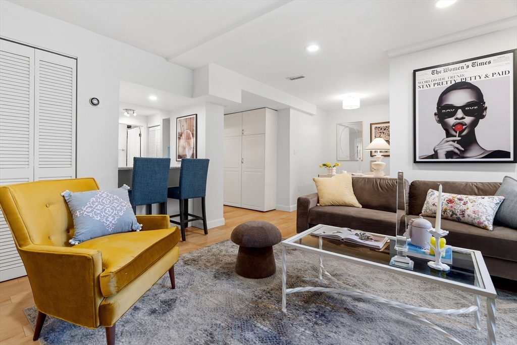 97 Sewall Ave, Brookline, Massachusetts, 1 Bedroom Bedrooms, 3 Rooms Rooms,1 BathroomBathrooms,Residential,For Sale,Sewall Ave,73509911