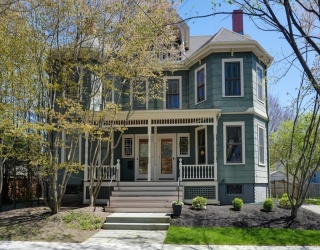 36 Chester St, Watertown, Massachusetts, 4 Bedrooms Bedrooms, 7 Rooms Rooms,1 BathroomBathrooms,Residential,For Sale,Chester St,73510198
