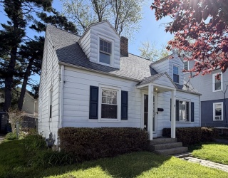 37 Elmdale St, West Springfield, Massachusetts, 2 Bedrooms Bedrooms, 7 Rooms Rooms,1 BathroomBathrooms,Residential,For Sale,Elmdale St,73510092