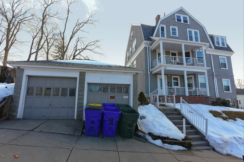 341 Belmont St, Fall River, Massachusetts, 3 Bedrooms Bedrooms, 5 Rooms Rooms,1 BathroomBathrooms,Residential Lease,For Rent,Belmont St,73510225