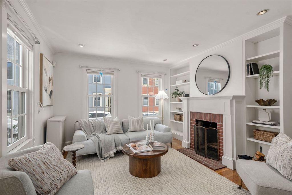 64 Pearl St, Boston, Massachusetts, 4 Bedrooms Bedrooms, 7 Rooms Rooms,2 BathroomsBathrooms,Residential,For Sale,Pearl St,73510098