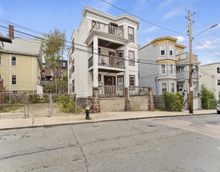12 Gayland St, Boston, Massachusetts, 9 Bedrooms Bedrooms, 15 Rooms Rooms,3 BathroomsBathrooms,Residential Income,For Sale,Gayland St,73510464