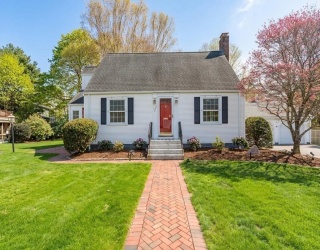 250 Bacon St, Natick, Massachusetts, 3 Bedrooms Bedrooms, 7 Rooms Rooms,1.5 BathroomsBathrooms,Residential,For Sale,Bacon St,73510458