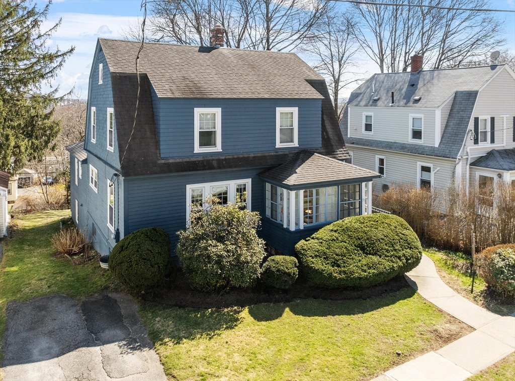 31 Barnard Rd, Worcester, Massachusetts, 4 Bedrooms Bedrooms, 8 Rooms Rooms,3 BathroomsBathrooms,Residential,For Sale,Barnard Rd,73504623