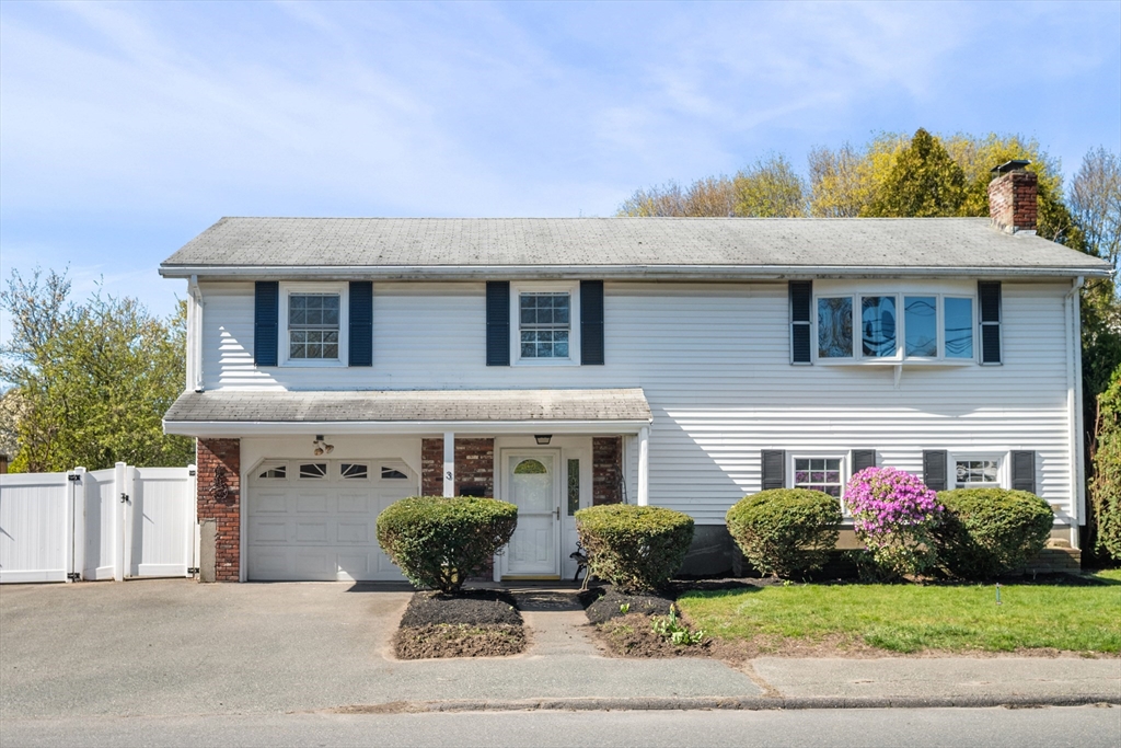 3 Witch Way, Salem, Massachusetts, 3 Bedrooms Bedrooms, 5 Rooms Rooms,1.5 BathroomsBathrooms,Residential,For Sale,Witch Way,73509920
