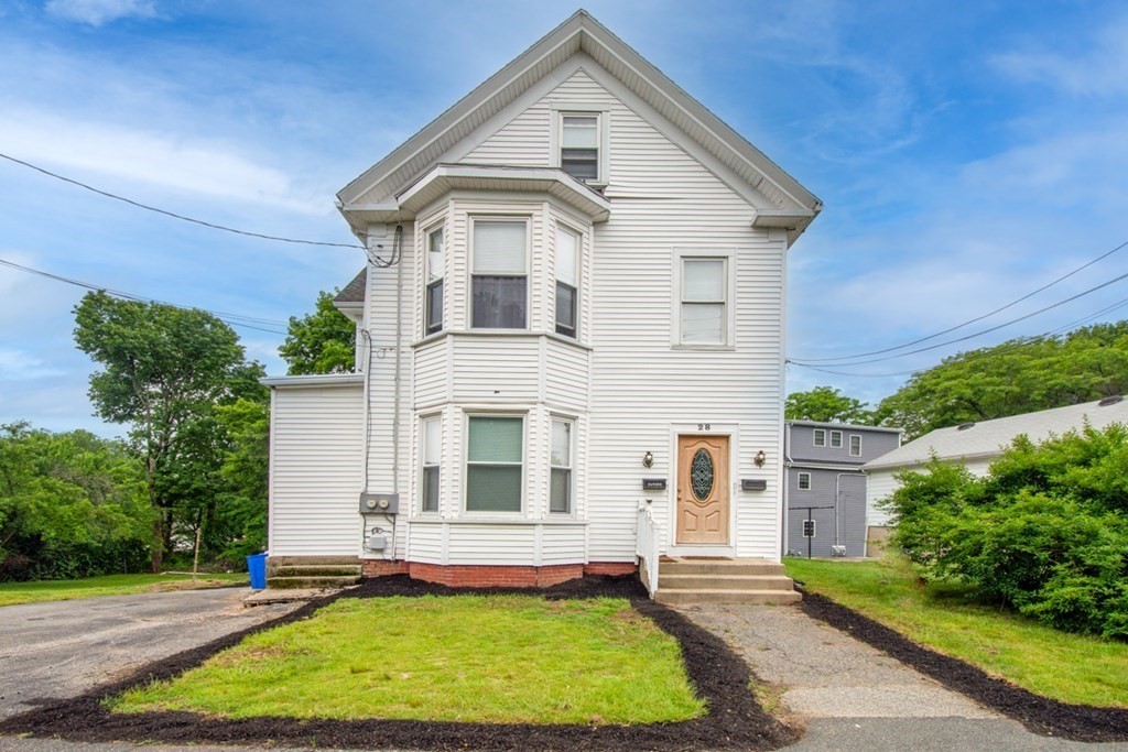 28 Washington St., Stoneham, Massachusetts, 6 Bedrooms Bedrooms, 10 Rooms Rooms,3.5 BathroomsBathrooms,Residential Income,For Sale,Washington St.,73510475