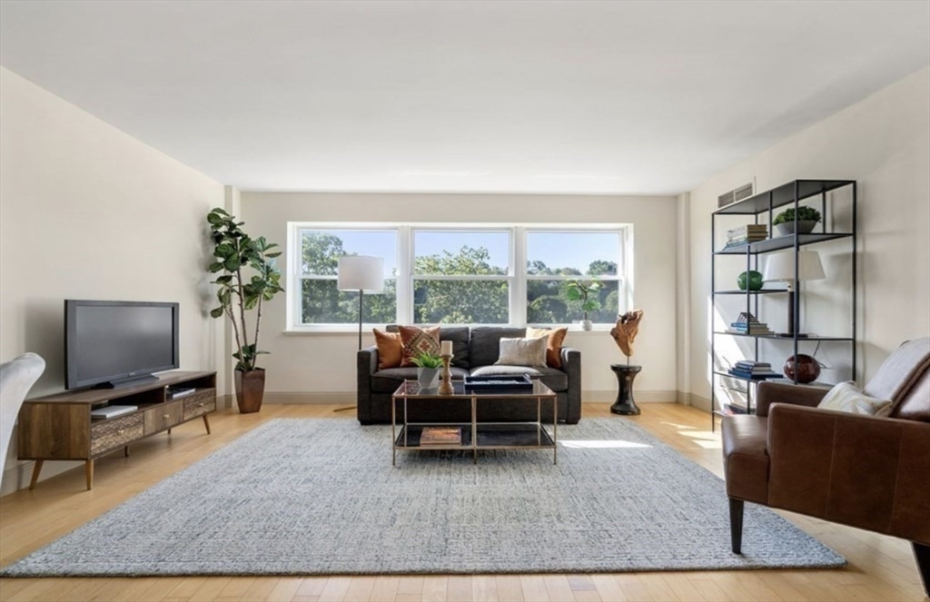 1600 Beacon Street, Brookline, Massachusetts, 1 Bedroom Bedrooms, 3 Rooms Rooms,1 BathroomBathrooms,Residential Lease,For Rent,Beacon Street,73509682