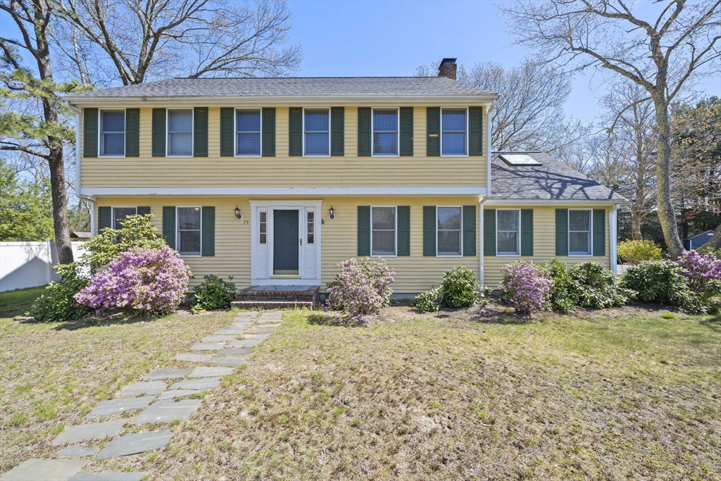 75 Erica Dr, Stoughton, Massachusetts, 4 Bedrooms Bedrooms, 8 Rooms Rooms,2.5 BathroomsBathrooms,Residential,For Sale,Erica Dr,73510128