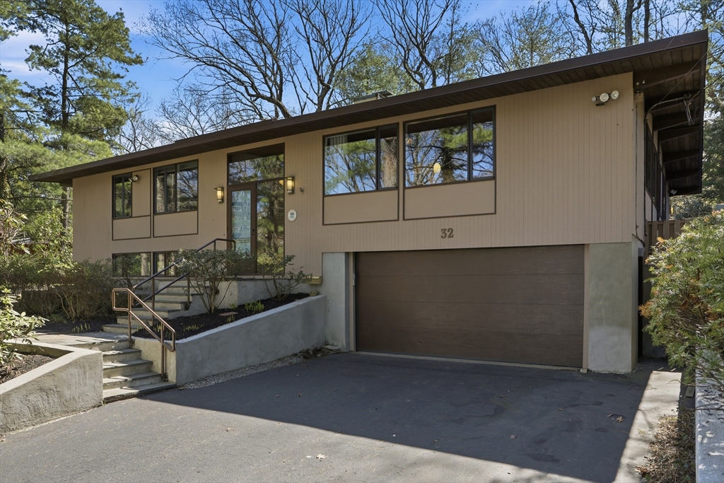 32 Baskin Road, Lexington, Massachusetts, 4 Bedrooms Bedrooms, 11 Rooms Rooms,3 BathroomsBathrooms,Residential,For Sale,Baskin Road,73510278