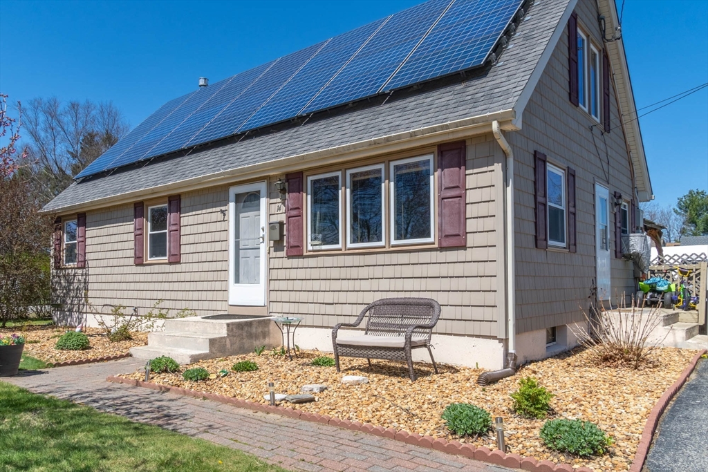 14 Vine St, Oxford, Massachusetts, 4 Bedrooms Bedrooms, 7 Rooms Rooms,2 BathroomsBathrooms,Residential,For Sale,Vine St,73510269
