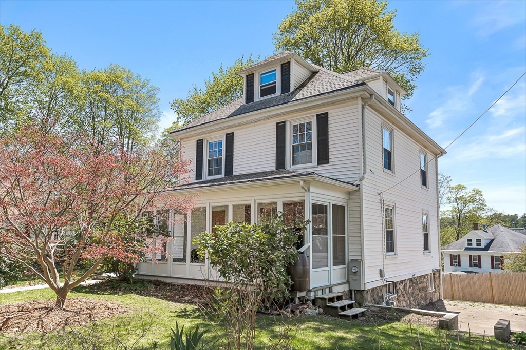 21 Howe St, Wellesley, Massachusetts, 4 Bedrooms Bedrooms, 8 Rooms Rooms,3 BathroomsBathrooms,Residential,For Sale,Howe St,73509945