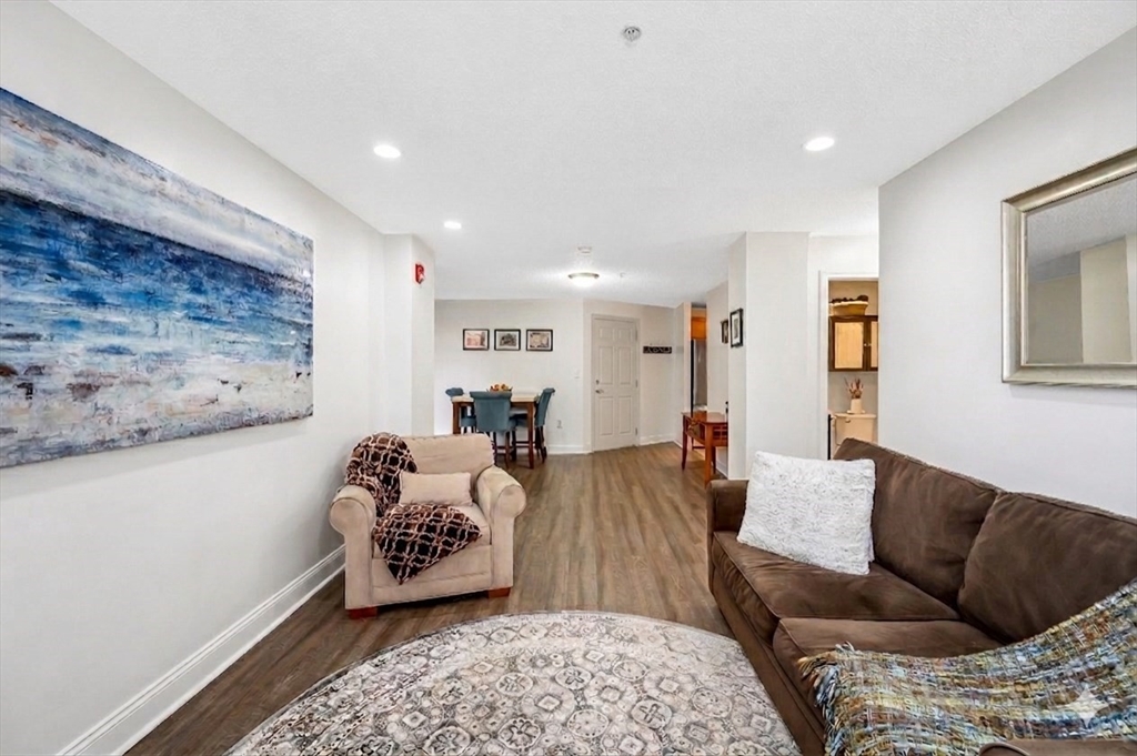 200 Market Street, Lowell, Massachusetts, 2 Bedrooms Bedrooms, 4 Rooms Rooms,1 BathroomBathrooms,Residential,For Sale,Market Street,73509709