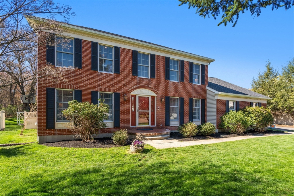 7 Farm Pond Ln, Franklin, Massachusetts, 4 Bedrooms Bedrooms, 11 Rooms Rooms,2.5 BathroomsBathrooms,Residential,For Sale,Farm Pond Ln,73510294