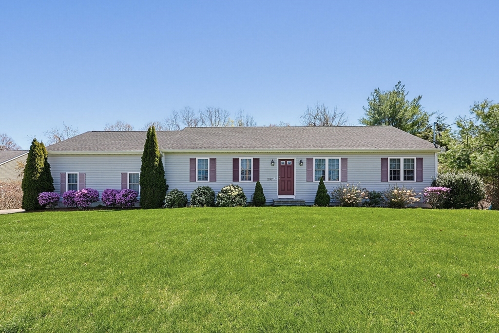 297 Elmwood St, North Attleboro, Massachusetts, 3 Bedrooms Bedrooms, 7 Rooms Rooms,2 BathroomsBathrooms,Residential,For Sale,Elmwood St,73510307