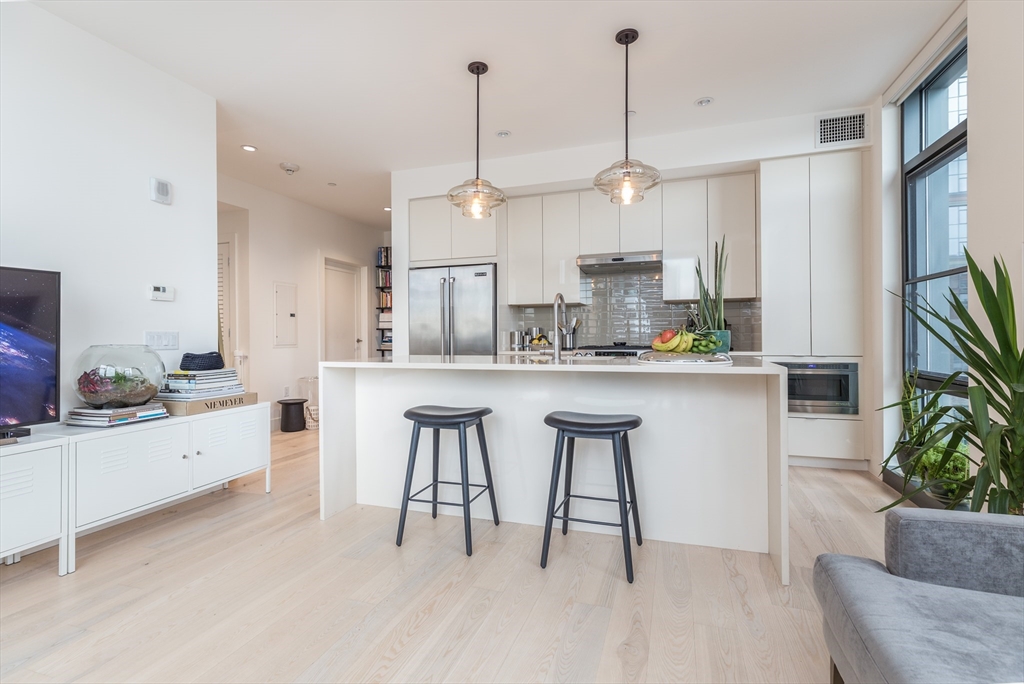 32 Traveler, Boston, Massachusetts, 2 Bedrooms Bedrooms, 4 Rooms Rooms,1 BathroomBathrooms,Residential Lease,For Rent,Traveler,73510298