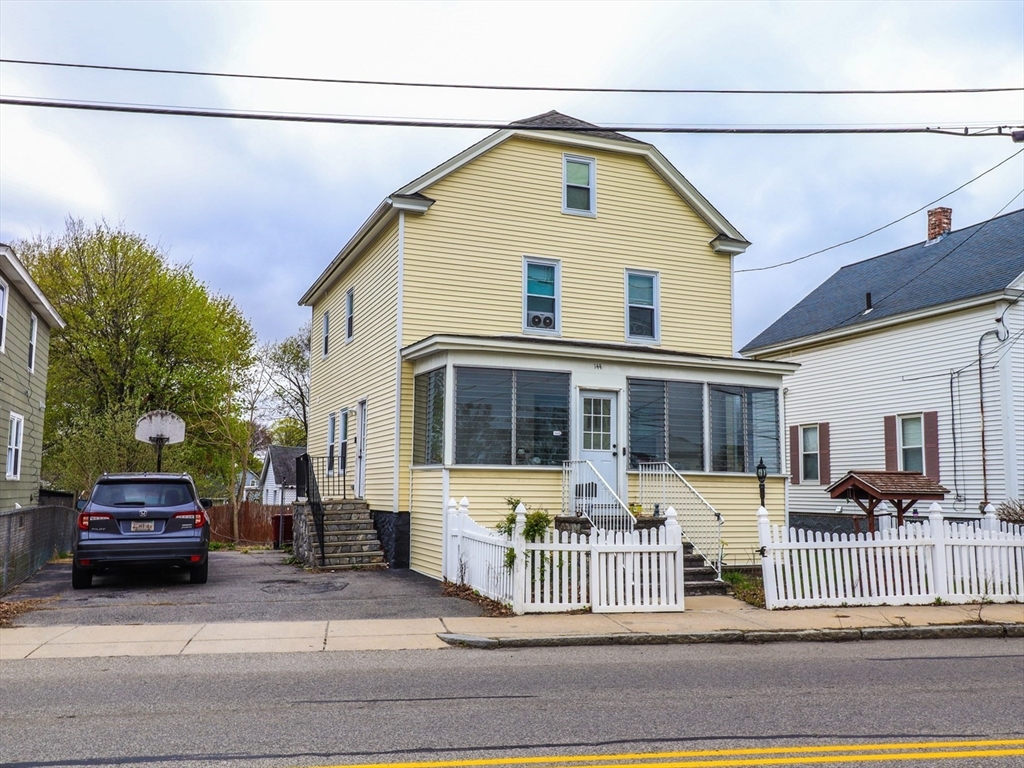 144 Parker St, Lowell, Massachusetts, 3 Bedrooms Bedrooms, 8 Rooms Rooms,2 BathroomsBathrooms,Residential,For Sale,Parker St,73510323