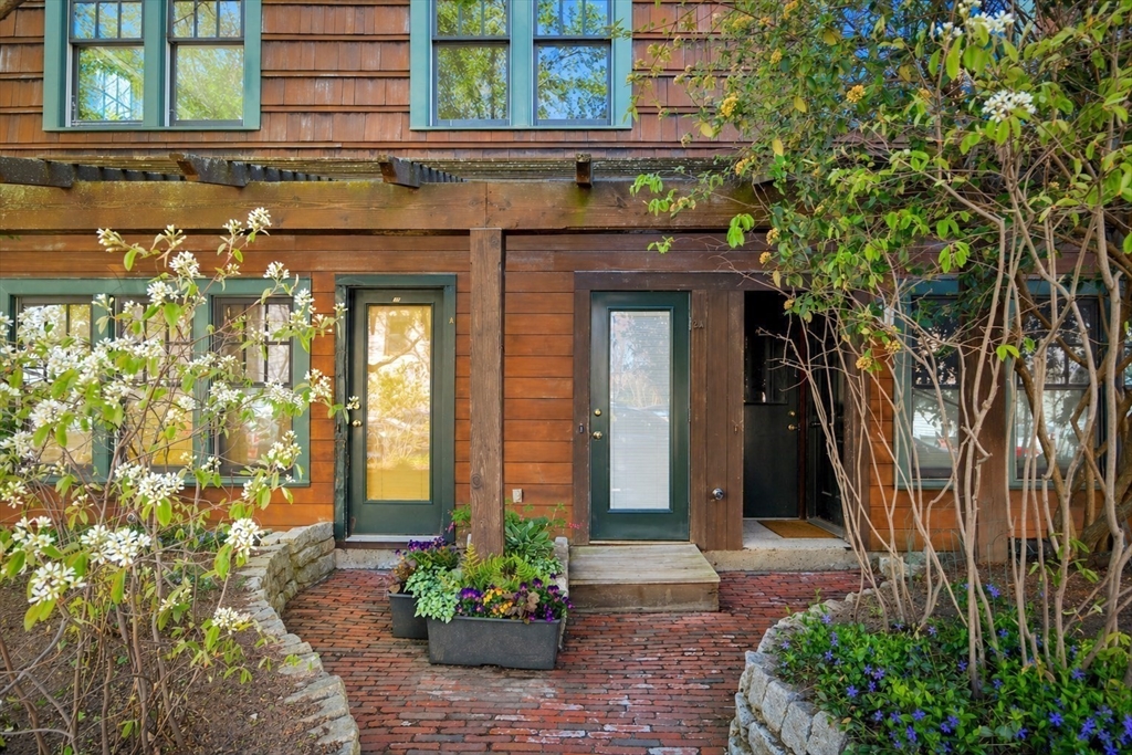 411 Norfolk Street, Somerville, Massachusetts, 3 Bedrooms Bedrooms, 5 Rooms Rooms,1 BathroomBathrooms,Residential,For Sale,Norfolk Street,73510017