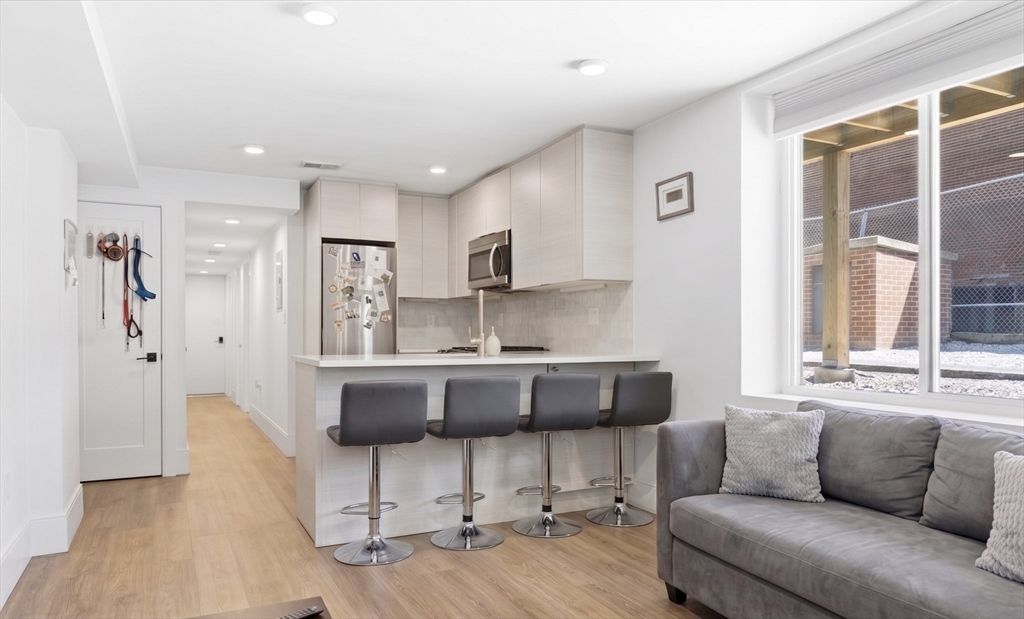 92 Chelsea Street, Boston, Massachusetts, 2 Bedrooms Bedrooms, 3 Rooms Rooms,1.5 BathroomsBathrooms,Residential,For Sale,Chelsea Street,73509694