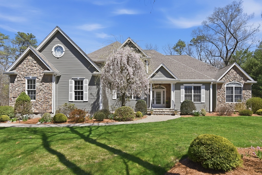 10 Analore Circle, Norfolk, Massachusetts, 4 Bedrooms Bedrooms, 10 Rooms Rooms,2.5 BathroomsBathrooms,Residential,For Sale,Analore Circle,73510003