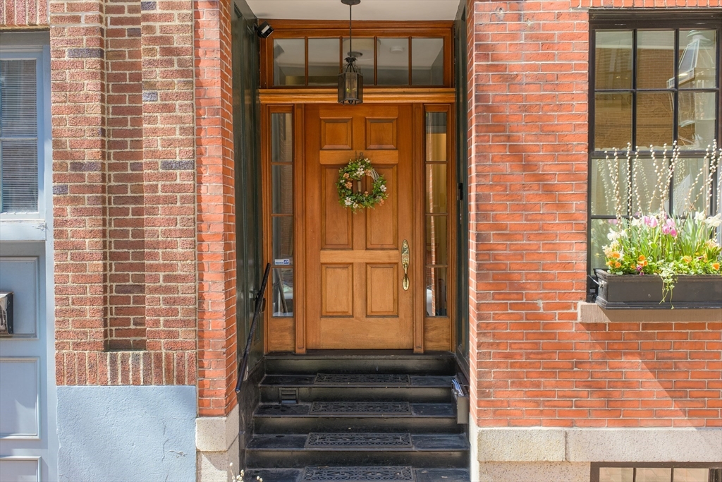 18 Melrose St, Boston, Massachusetts, 2 Bedrooms Bedrooms, 4 Rooms Rooms,2 BathroomsBathrooms,Residential,For Sale,Melrose St,73510100