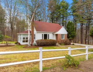 6 W Shore Rd, Merrimac, Massachusetts, 3 Bedrooms Bedrooms, 7 Rooms Rooms,1 BathroomBathrooms,Residential,For Sale,W Shore Rd,73510505