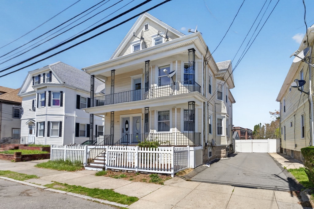 151-153 Adams St, New Bedford, Massachusetts, 6 Bedrooms Bedrooms, 16 Rooms Rooms,4 BathroomsBathrooms,Residential Income,For Sale,Adams St,73510512