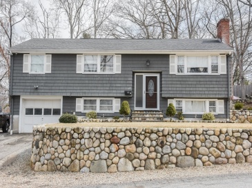 215 Trull Lane E, Lowell, Massachusetts, 3 Bedrooms Bedrooms, 6 Rooms Rooms,1.5 BathroomsBathrooms,Residential,For Sale,Trull Lane E,73492788