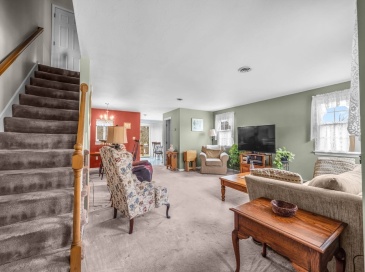 38 High St, Hanson, Massachusetts, 2 Bedrooms Bedrooms, 4 Rooms Rooms,1.5 BathroomsBathrooms,Residential,For Sale,High St,73491638