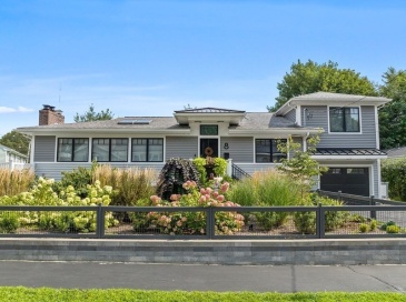 8 Arnold Street, Needham, Massachusetts, 3 Bedrooms Bedrooms, 7 Rooms Rooms,3 BathroomsBathrooms,Residential,For Sale,Arnold Street,73498308