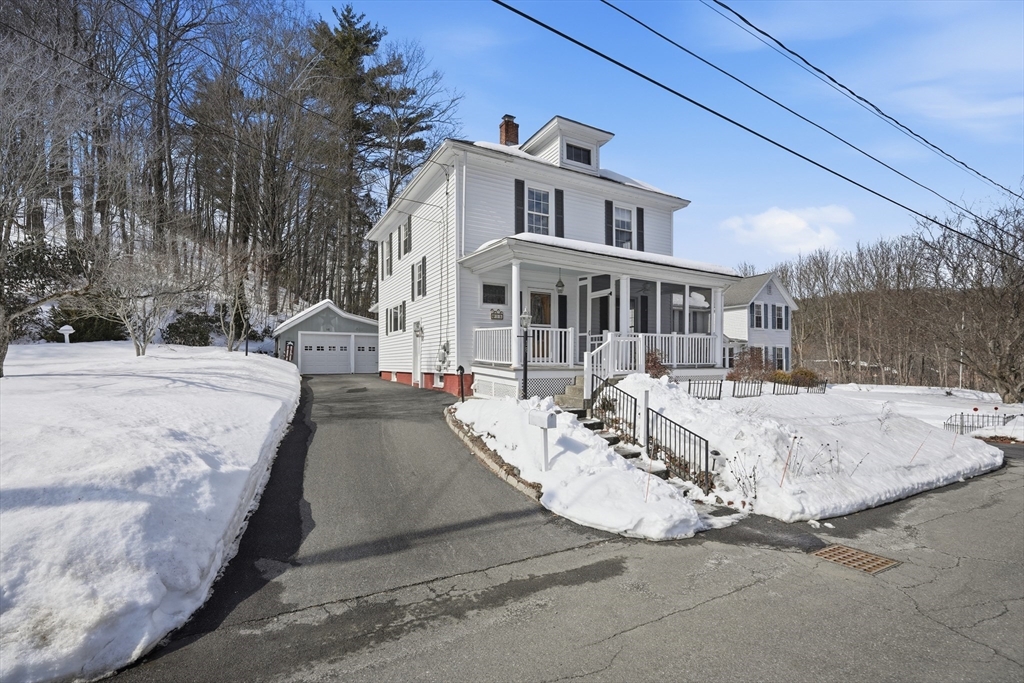 18 Crescent St, Montague, Massachusetts, 4 Bedrooms Bedrooms, 7 Rooms Rooms,1 BathroomBathrooms,Residential,For Sale,Crescent St,73482226