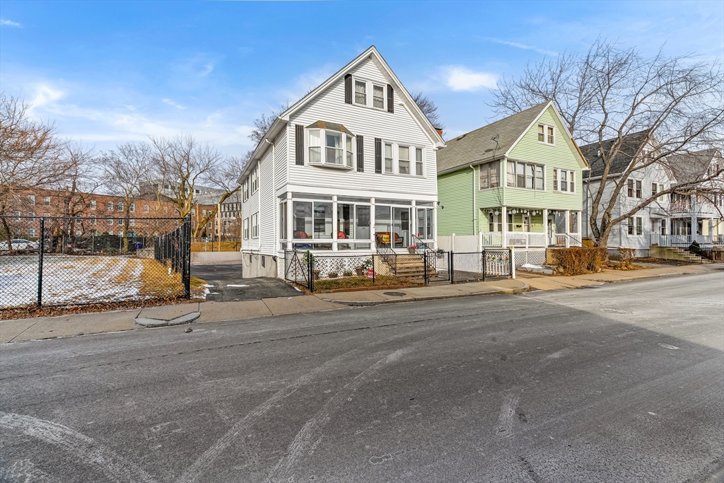 172-174 Franklin St, Boston, Massachusetts, 6 Bedrooms Bedrooms, 12 Rooms Rooms,2 BathroomsBathrooms,Residential Income,For Sale,Franklin St,73471227