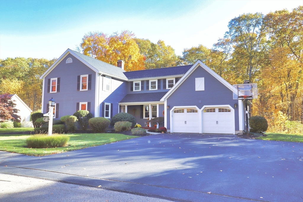 17 Fairway Ln, Medway, Massachusetts, 4 Bedrooms Bedrooms, 9 Rooms Rooms,3 BathroomsBathrooms,Residential,For Sale,Fairway Ln,73475357