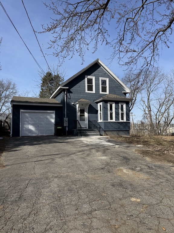 29 Bradstreet Ave, Haverhill, Massachusetts, 3 Bedrooms Bedrooms, 6 Rooms Rooms,1 BathroomBathrooms,Residential,For Sale,Bradstreet Ave,73482075