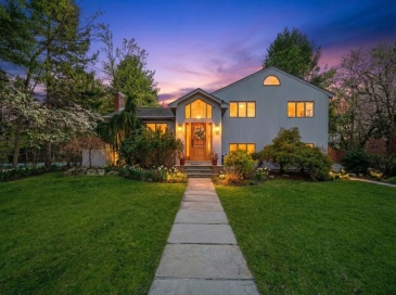54 Oakvale Rd, Newton, Massachusetts, 4 Bedrooms Bedrooms, 10 Rooms Rooms,2.5 BathroomsBathrooms,Residential,For Sale,Oakvale Rd,73488038