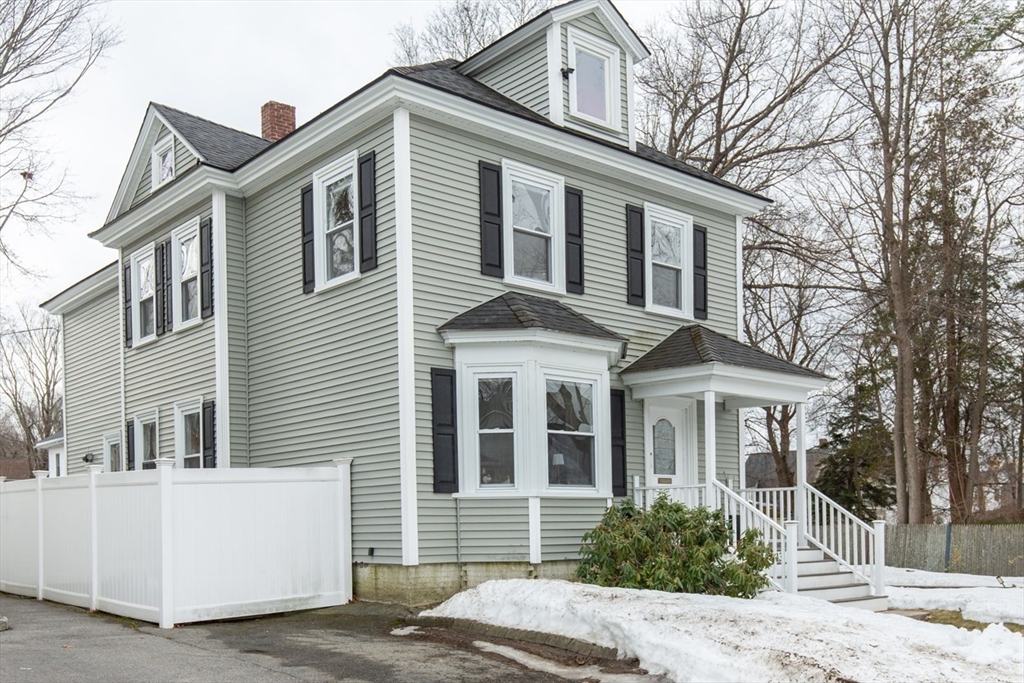 33 Marshland Street, Haverhill, Massachusetts, 4 Bedrooms Bedrooms, 10 Rooms Rooms,1.5 BathroomsBathrooms,Residential,For Sale,Marshland Street,73485777