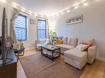 828 Huntington Ave, Boston, Massachusetts, 3 Bedrooms Bedrooms, 6 Rooms Rooms,1 BathroomBathrooms,Residential Lease,For Rent,Huntington Ave,73495862