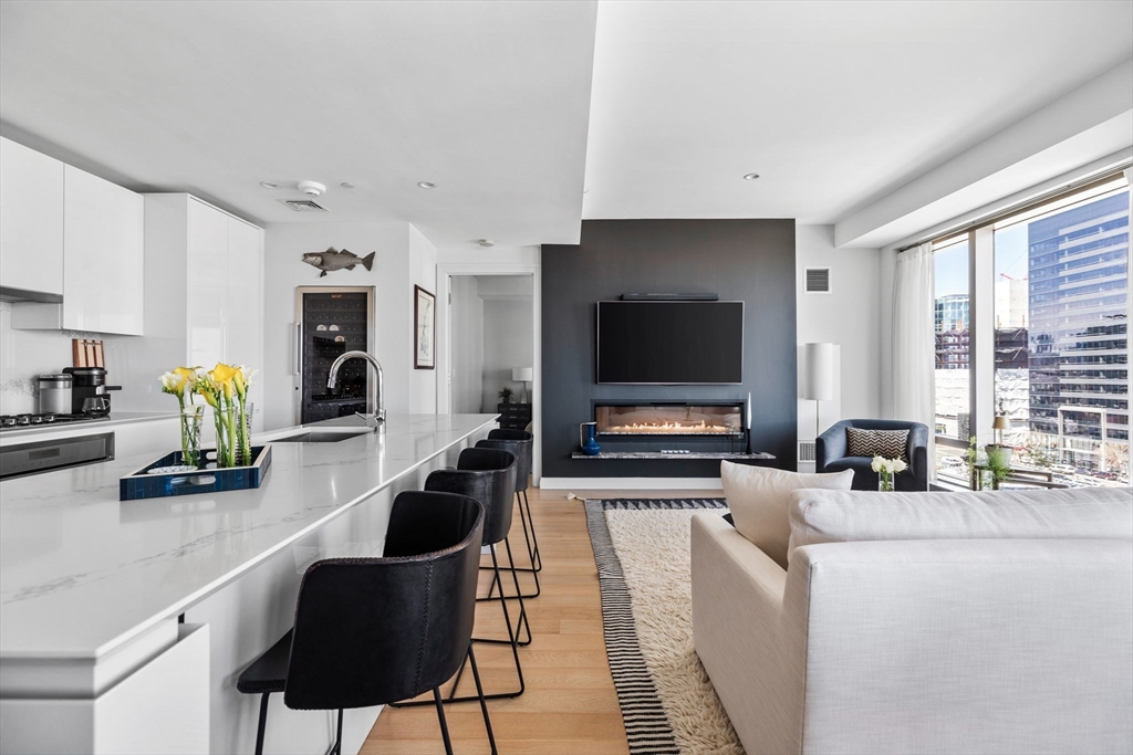 133 Seaport Blvd, Boston, Massachusetts, 2 Bedrooms Bedrooms, 4 Rooms Rooms,2.5 BathroomsBathrooms,Residential,For Sale,Seaport Blvd,73456795