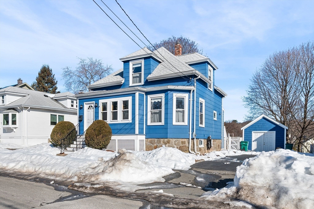 30 Fair Oaks Ave, Lynn, Massachusetts, 3 Bedrooms Bedrooms, 6 Rooms Rooms,1 BathroomBathrooms,Residential,For Sale,Fair Oaks Ave,73481299