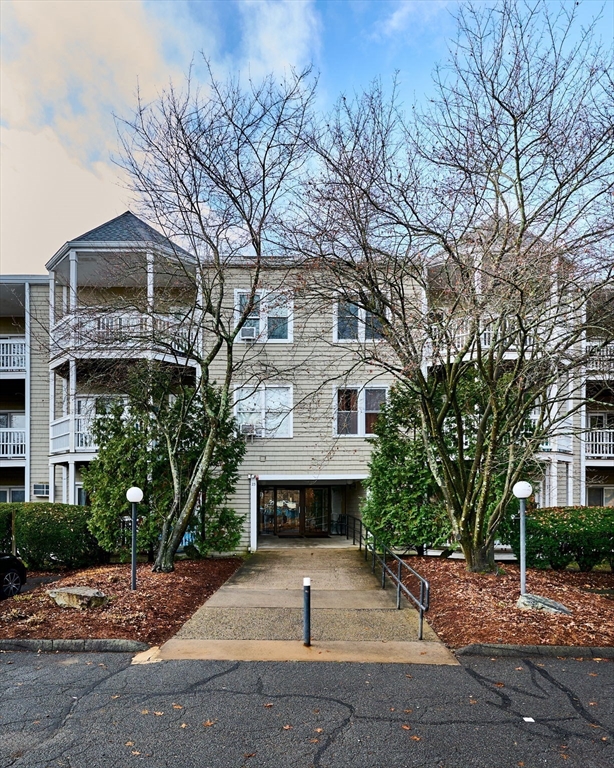 23 Randolph Pl, Northampton, Massachusetts, 1 Bedroom Bedrooms, 5 Rooms Rooms,1 BathroomBathrooms,Residential,For Sale,Randolph Pl,73461613