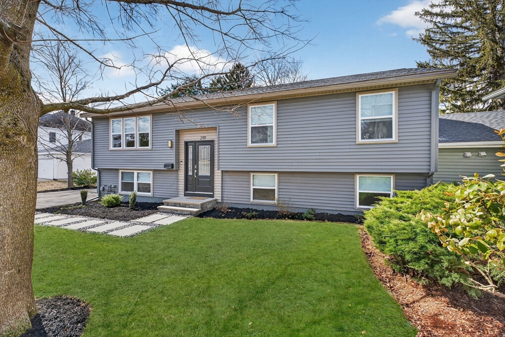 219 Waverley Rd, North Andover, Massachusetts, 4 Bedrooms Bedrooms, 7 Rooms Rooms,3 BathroomsBathrooms,Residential,For Sale,Waverley Rd,73492036