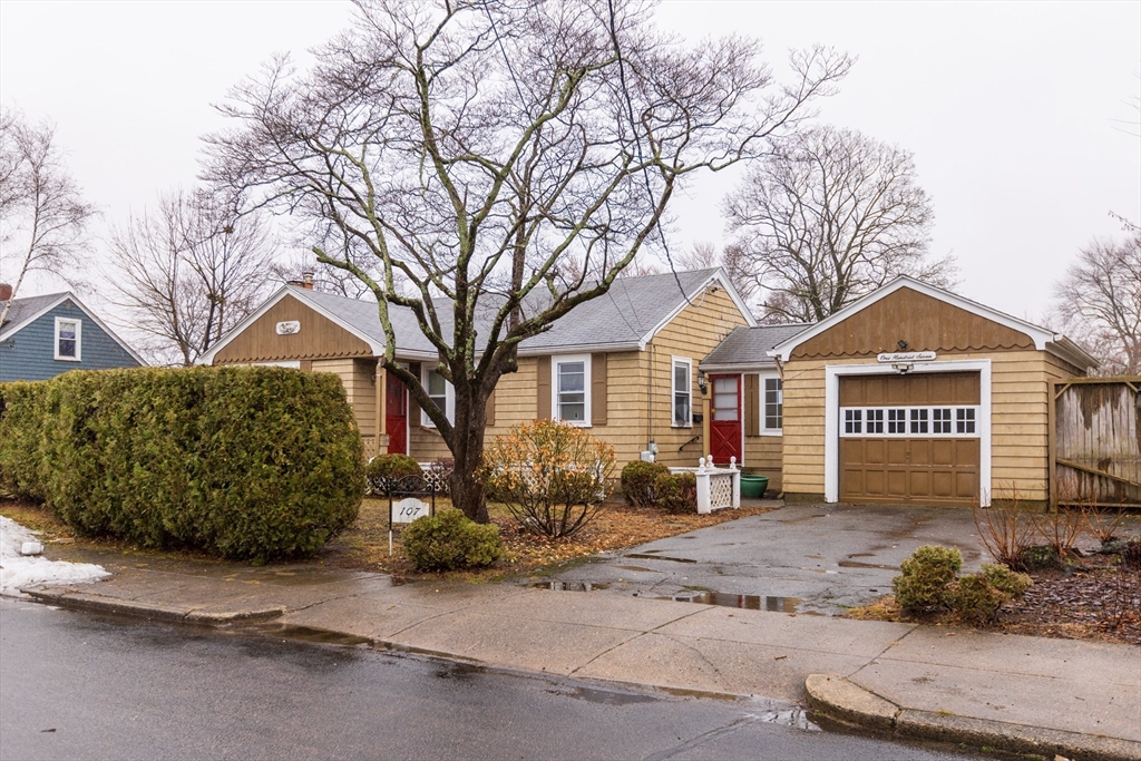 107 Fuller St, Pawtucket, Rhode Island, 3 Bedrooms Bedrooms, 5 Rooms Rooms,1 BathroomBathrooms,Residential,For Sale,Fuller St,73487507